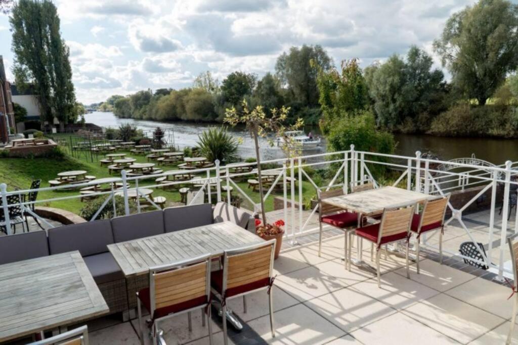 Unrivalled Location - Five Star - Worcester Apartment 外观 照片